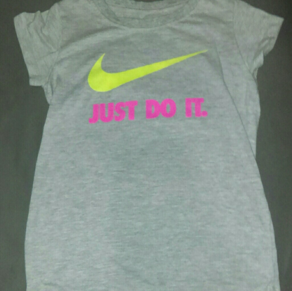 Nike short sleeve top
